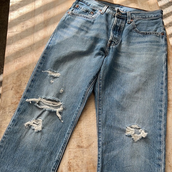 Levi’s Original Cropped Distressed 501 Jeans/26 - Picture 4 of 10